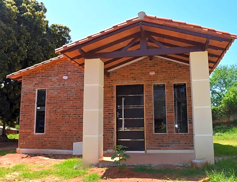 COQUETO CHALET A ESTRENAR EN JUKYRY-LUQUE.