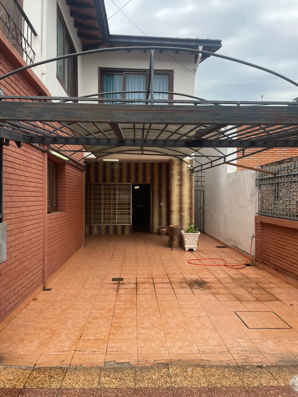 VENDO CASA BARRIO JARA, ZONA COLEGIO FRANCES.