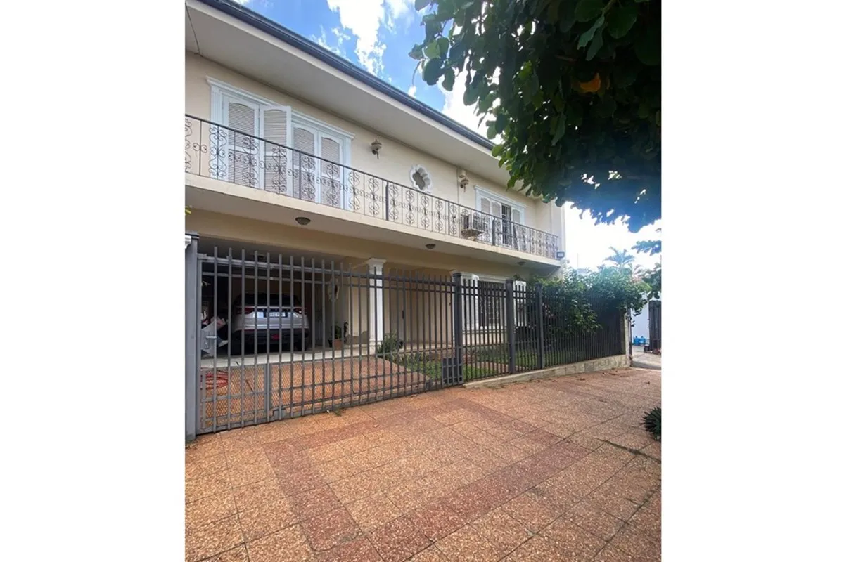 VENDO Casa de 6 Dormitorios en Zona SND